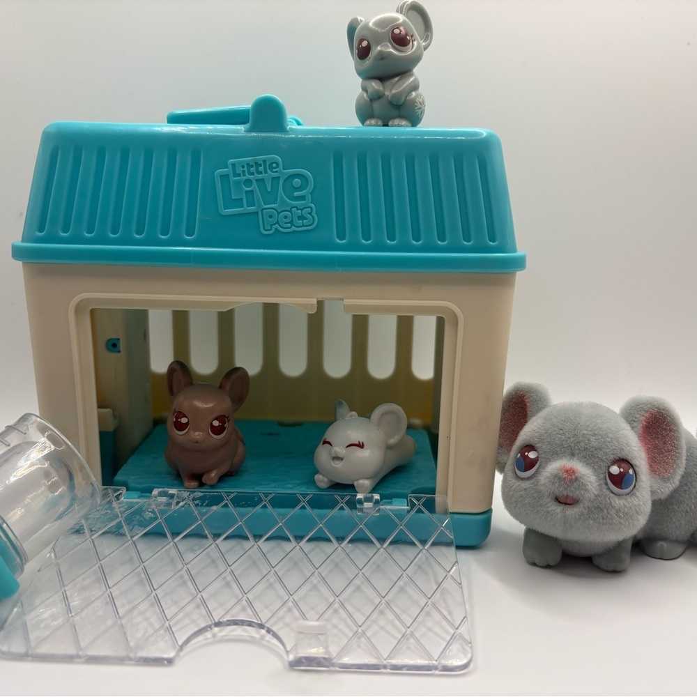 Small Animal Habitat - Blue and Cream